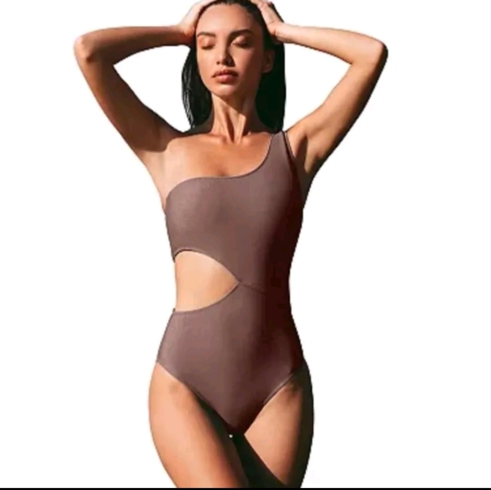 : Cupshe Swimwear Cutout One Shoulder Size XS cut out  1 piece swimsuit